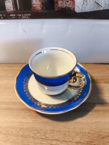 xícara café porcelana real decoração em azul cobalto, detalhes em ouro