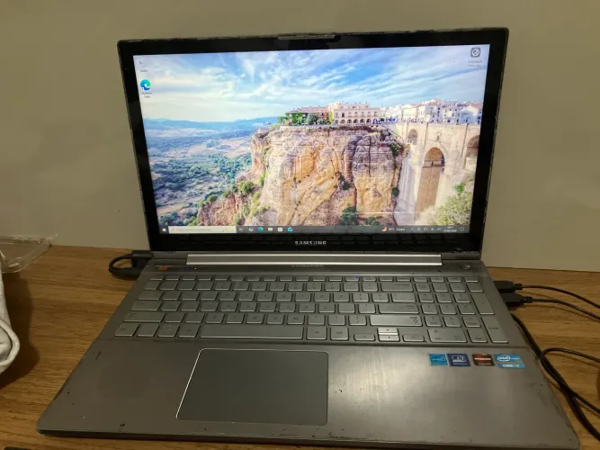 Notebook funcionando perfeitamente na tomada