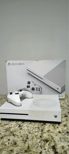 Xbox One S 1TB com controle