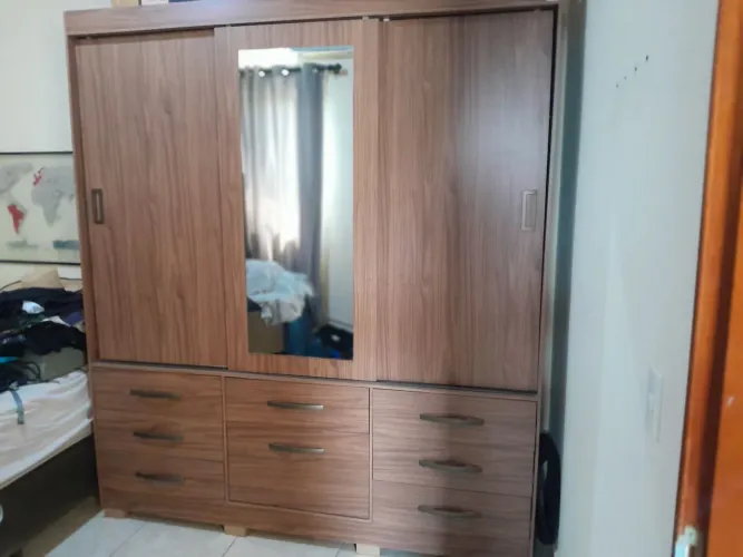 2 Guarda- roupas do mesmo modelo 700 reais a unidade
