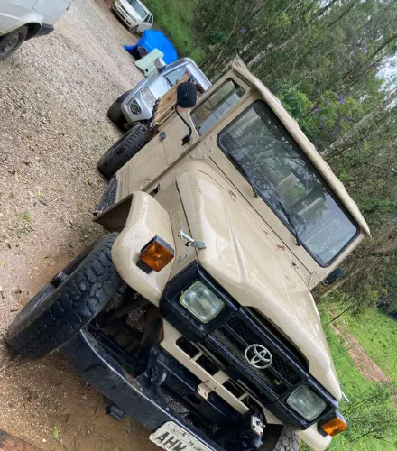 Toyota Band.Jipe Cap.de Aço Chas. Curto Diesel 1990