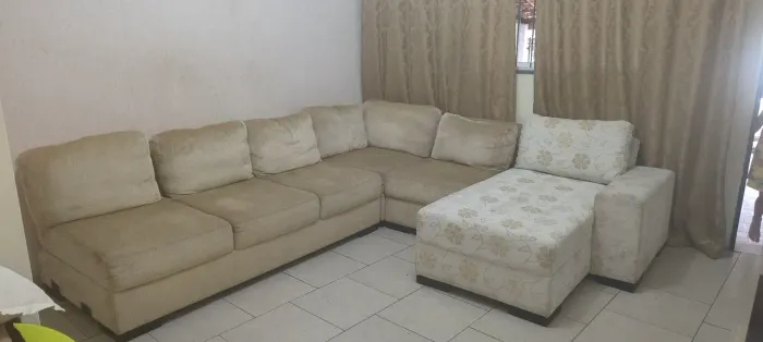 Sofá Modular em L Bege e Floral
