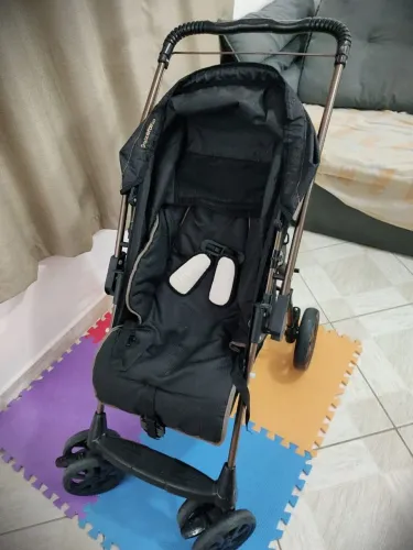 Vendo carrinho de bebê Galzerano semi novo usado poucas vezes