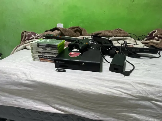 Xbox 360 Slim (LEIA A DESCRIÇÃO)