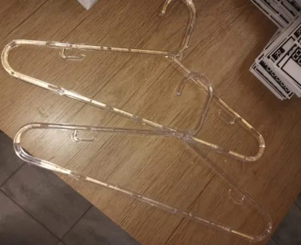 Kit com 100 cabides de acrílico cristal fino