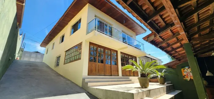 Casa grande com terreno de 505m² 4 Quartos Santa Cândida - Garagem 10 Carros - Boa Vista