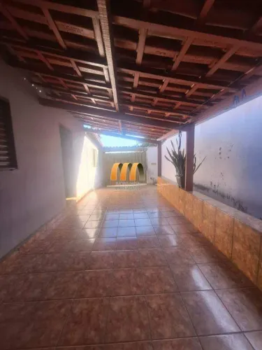 CASA NO JARDIM SUICO, COM ENORME AREA DE LAZER E CHURRASCO.
