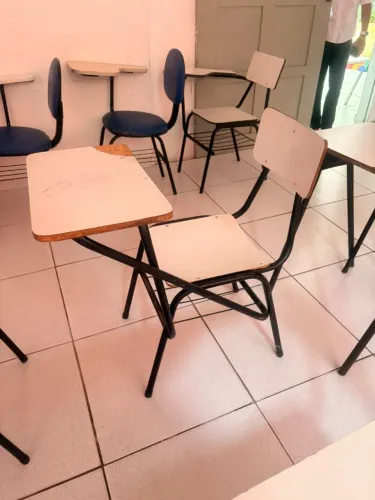 Vendo mesas e cadeiras escolar