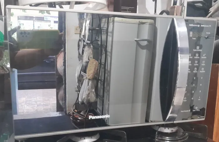 Micro-ondas Panasonic espelhado 25 litros 