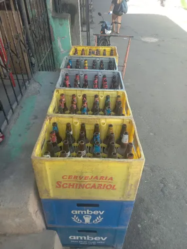 Vendo casco de cerveja observação 15 caixas 30,00 Reais cada caixa