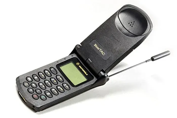 Celular Antigo Motorola Startac Sucesso Anos 90 P/ Colecionadores. Relíquia Antiguidade 