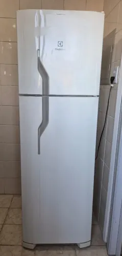 Geladeira Electrolux Frost Free 261L Duplex - 110V - Excelente Estado