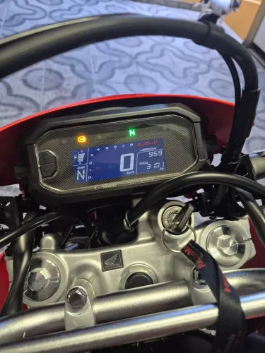 Xr Tornado 300l , moto nova, sem detalhes.