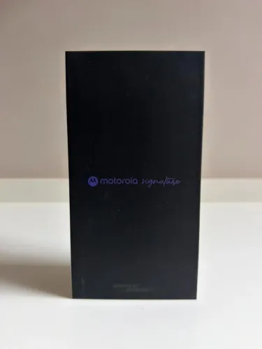 Smartphone Motorola Signature 5G 512GB 24GB (12GB RAM + 12GB RAM Boost) Verde Oliva - Novo