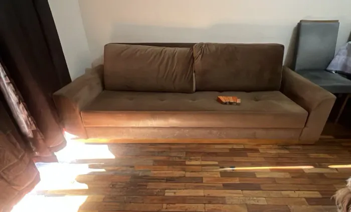 Vendo sofá-cama com 3 anos de uso.