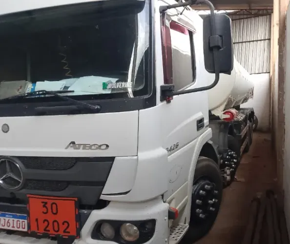Atego 2426 bitruk tanque combustível