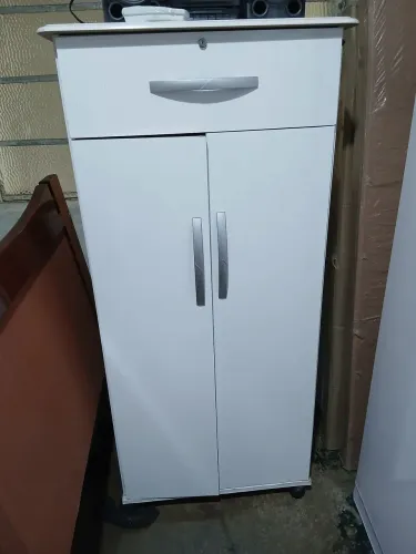 ESTANTE/ARMÁRIO 2 PORTAS E UMA GAVETA