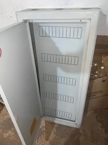 Quadro de distribuição embutir 60 polos s/ barramento