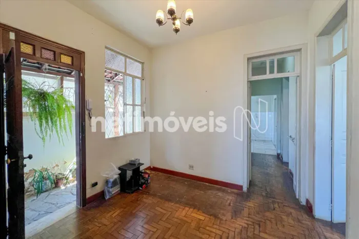 Casa 4 quartos para alugar no Floresta Uso residencial ou comercial
