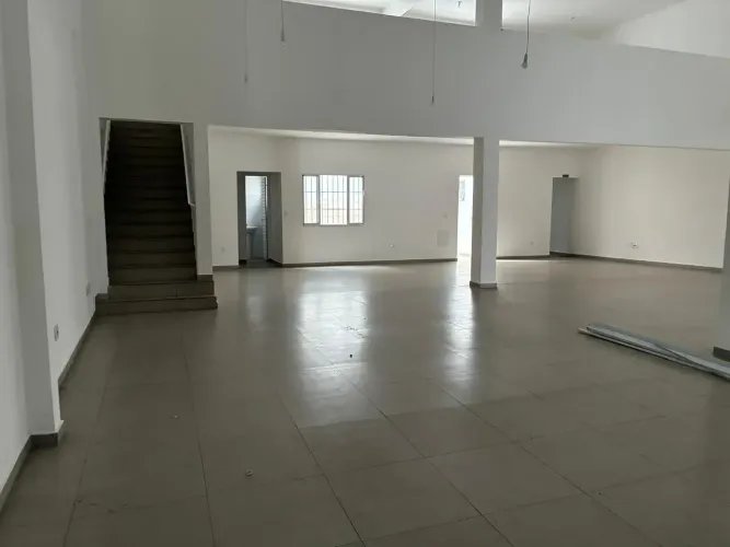 ÓTIMO SALÃO COMERCIAL COM 235 METROS MEZANINO E 04 VAGAS