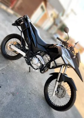 Xre 300 2018 (prata fosco com preto)