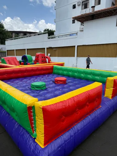 Guerra de cotonete inflável 5x5m