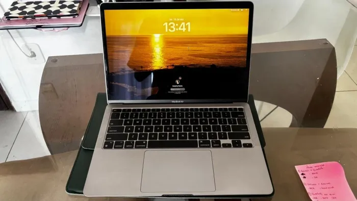 MacBook Air M1 + Magic Mouse