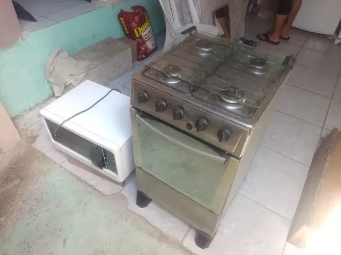 Kit Cozinha: Fogão Conservado + Micro-ondas Novo (Funcionando)