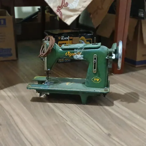 Maquina costura domestica VIGORELLI. BAIXEIIIII pra ir embora hoje $150