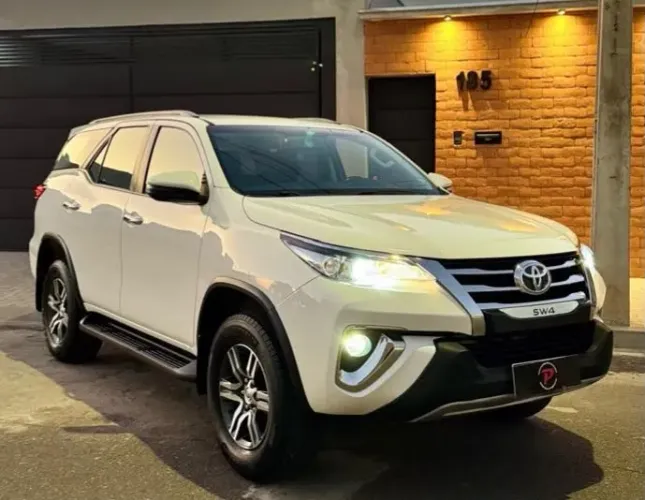 Toyota Hilux SW4 SR 4X2 2.7/ 2.7 Flex 16V Aut. 2017