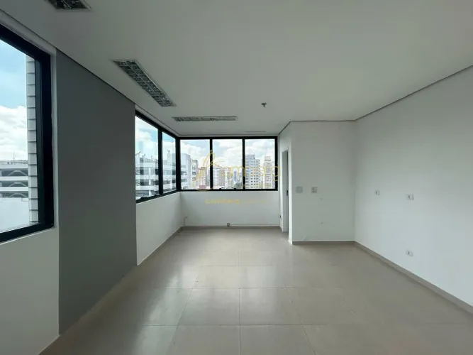 Sala comercial a passos do Metrô Santa Cruz