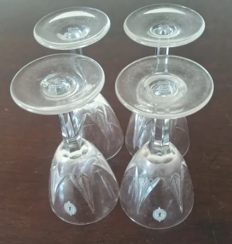 4 taças de Cristal para licor 12 cm altura e 6 cm diâmetro 