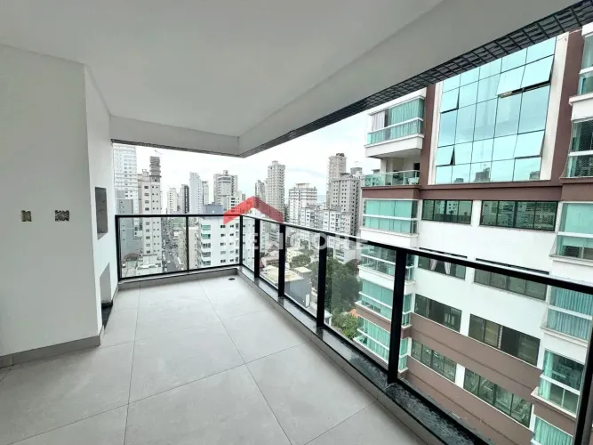 Apartamento em Rua 256 - Meia Praia - Itapema/SC