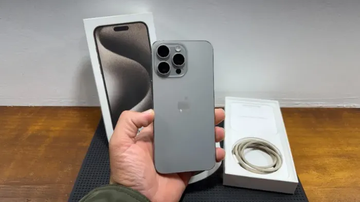 IPHONE 15 PRO MAX (256GB) SEMINOVO!