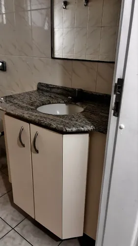 Vendo Cuba de banheiro com tampo de granito e armário! 