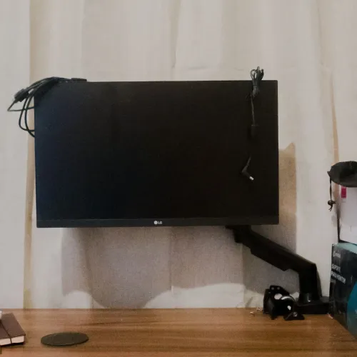 Monitor LG, IPS + Suporte Articulado