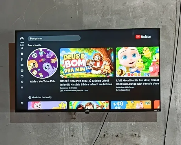 Vendo essa TV ela é smart está nova