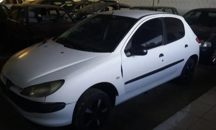 Sucata de Peugeot 206 1.0 16v Astra Gl 1.8 e Megane Hatch Sedan 1.6 16v retirada de peças