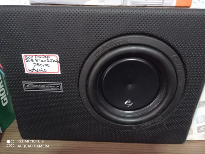 Caixa amplificada Falcon com Sub de 8" slim nova instalada no seu carro