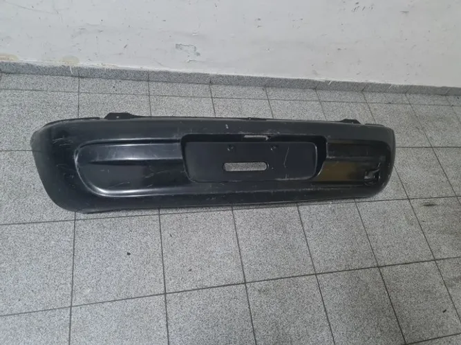 Parachoque traseiro celta antigo Bom estado preto