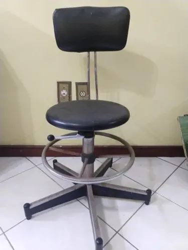 De$450 por$300 Cadeira Arquiteto