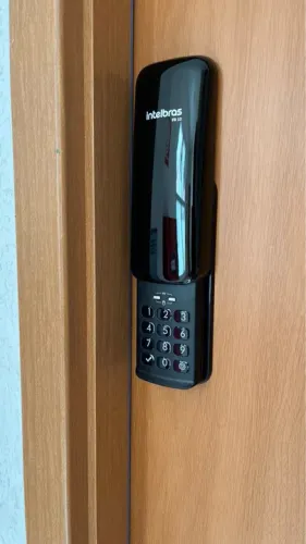 Fechaduras inteligentes e kits de câmeras