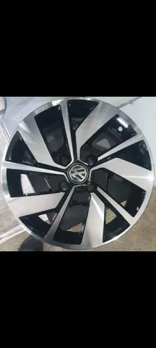 Rodas Jetta preta diam. aro15 novas em até 10x de R$256,00 no cartão de crédito