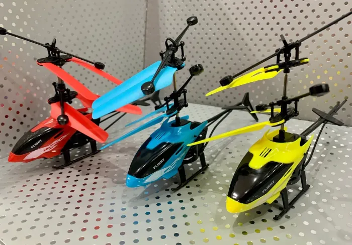 Helicóptero com controle 