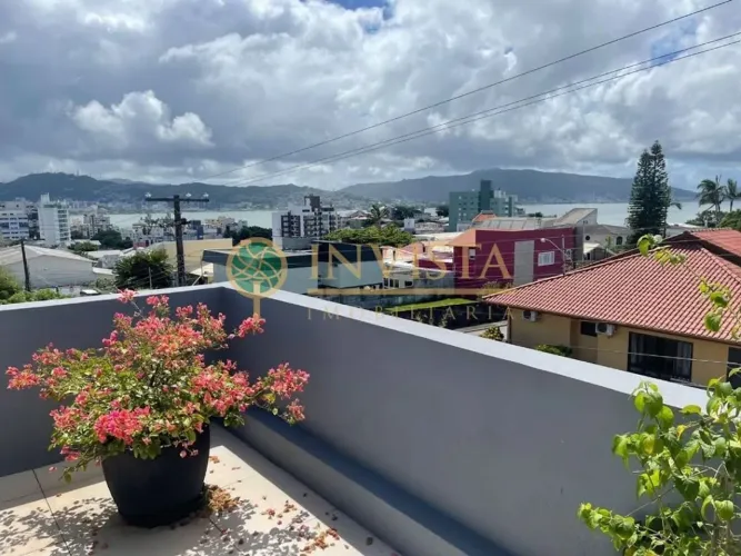 Terraço com vista mar e churrasqueira, piscina, semi mobiliado e 5 quartos - À venda em Fl