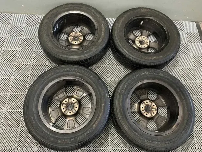 Jogo de Roda com Pneus originais aro 16 Jeep Renegade
