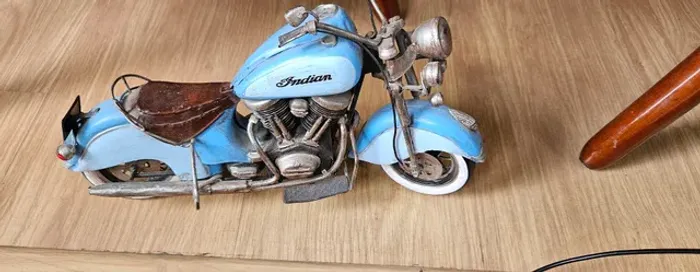 moto de metal decorativa indian azul