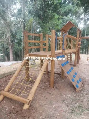 Playground grande, parque em madeira, brinquedos 