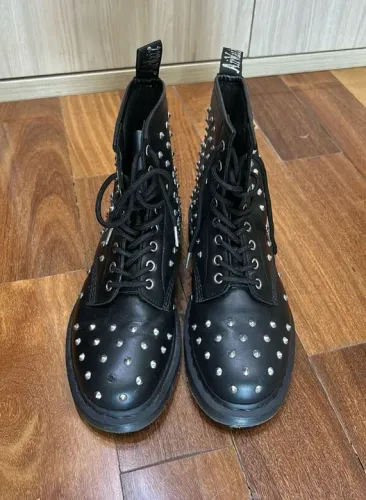 bota dr martens spike
