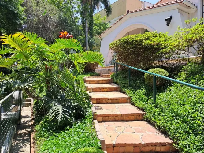 Casa térrea no Sumaré c/ 232 m2, 3 dormitórios, edícula jardim, terraço fechado c/ vidro, 